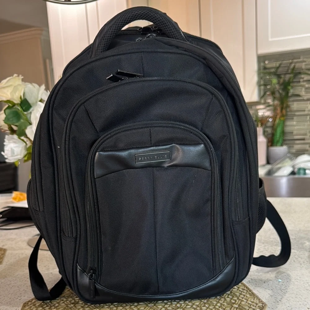 🖤Perry Ellis 140 Laptop Backpack